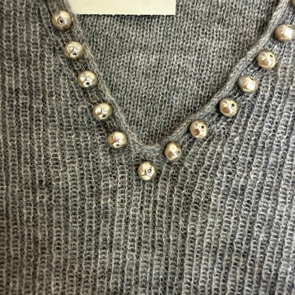 CHANEL ニット　パール　グレー Chanel Cashmere Pearl Collar Sweater Grey 38 – Urban Exchange