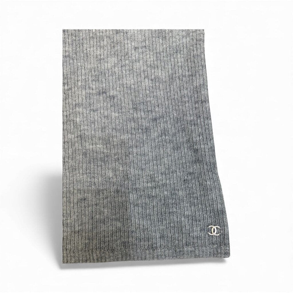 Chanel Cashmere Pearl Collar Sweater Grey 38 – Urban Exchange