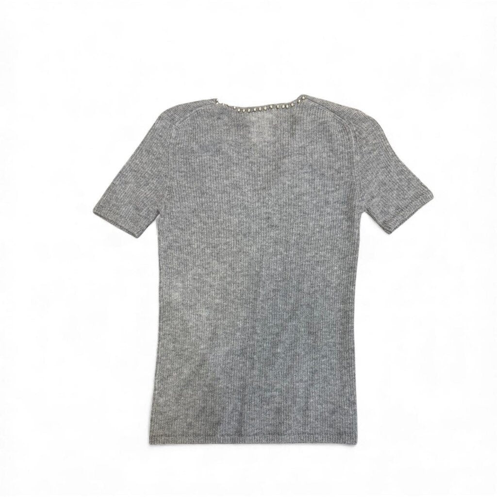 CHANEL ニット　パール　グレー Chanel Cashmere Pearl Collar Sweater Grey 38 – Urban Exchange