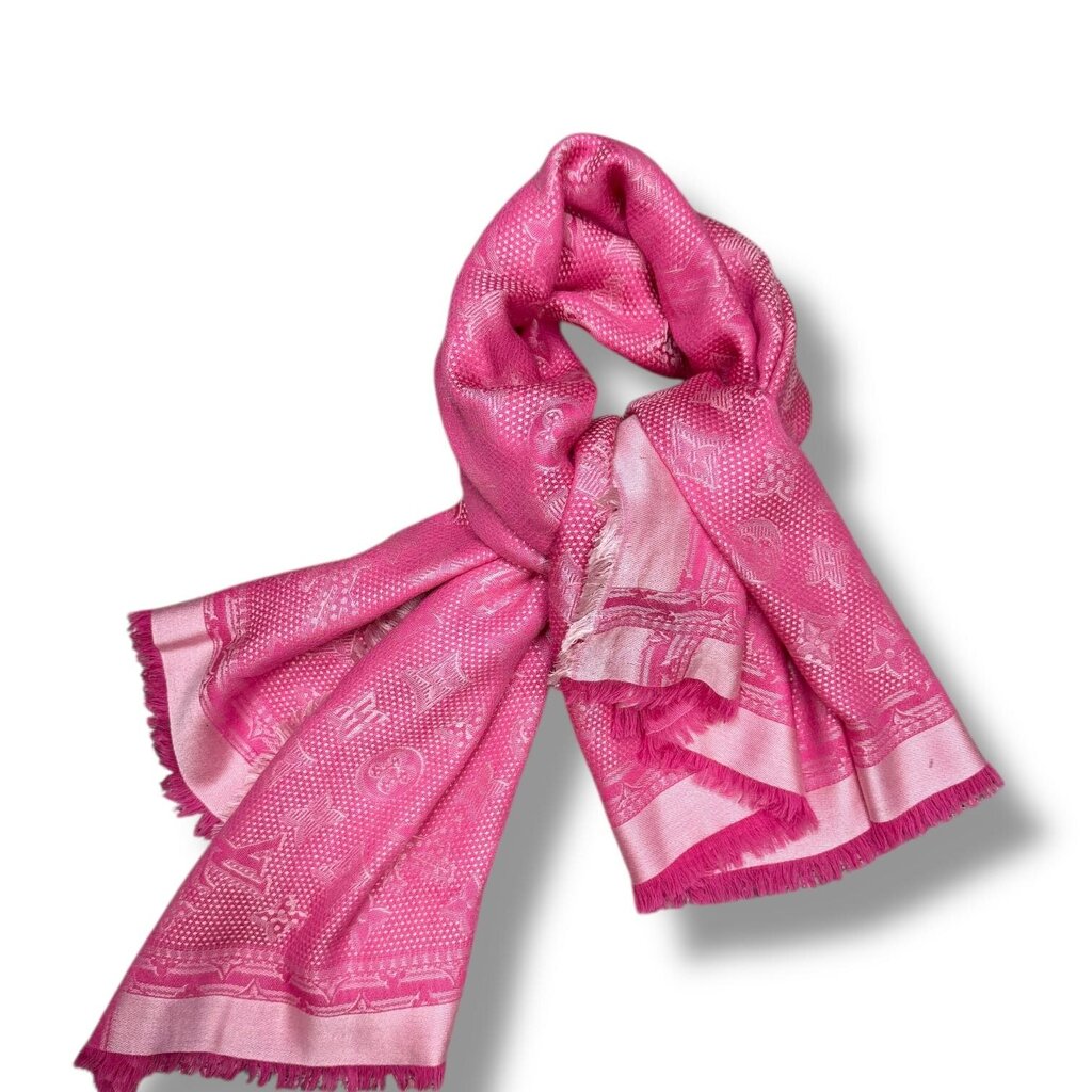 LOUIS VUITTON シルクバンダナ ピンク 約50cm Louis Vuitton Silk Wool Monogram Scarf Pink – Urban Exchange