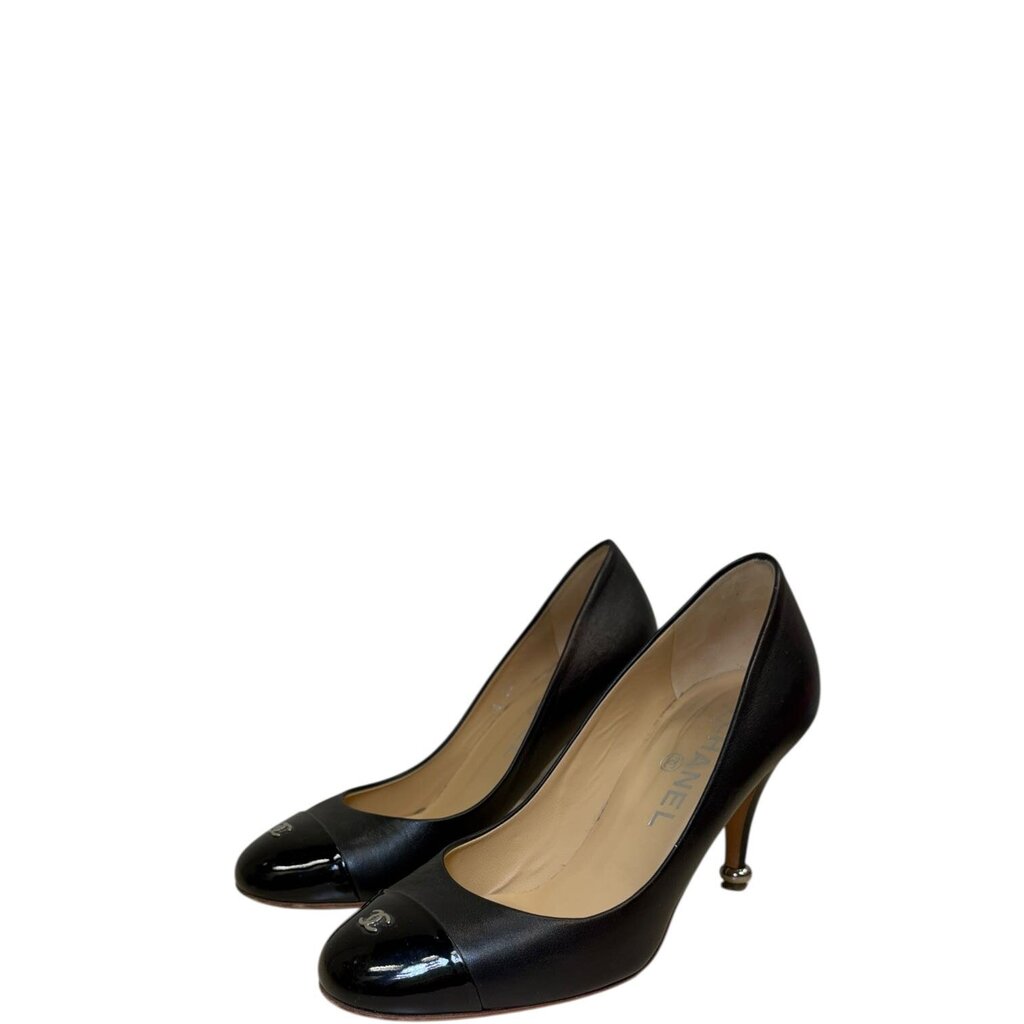 Chanel Interlocking CC Logo Pumps Black 35.5 – Urban Exchange