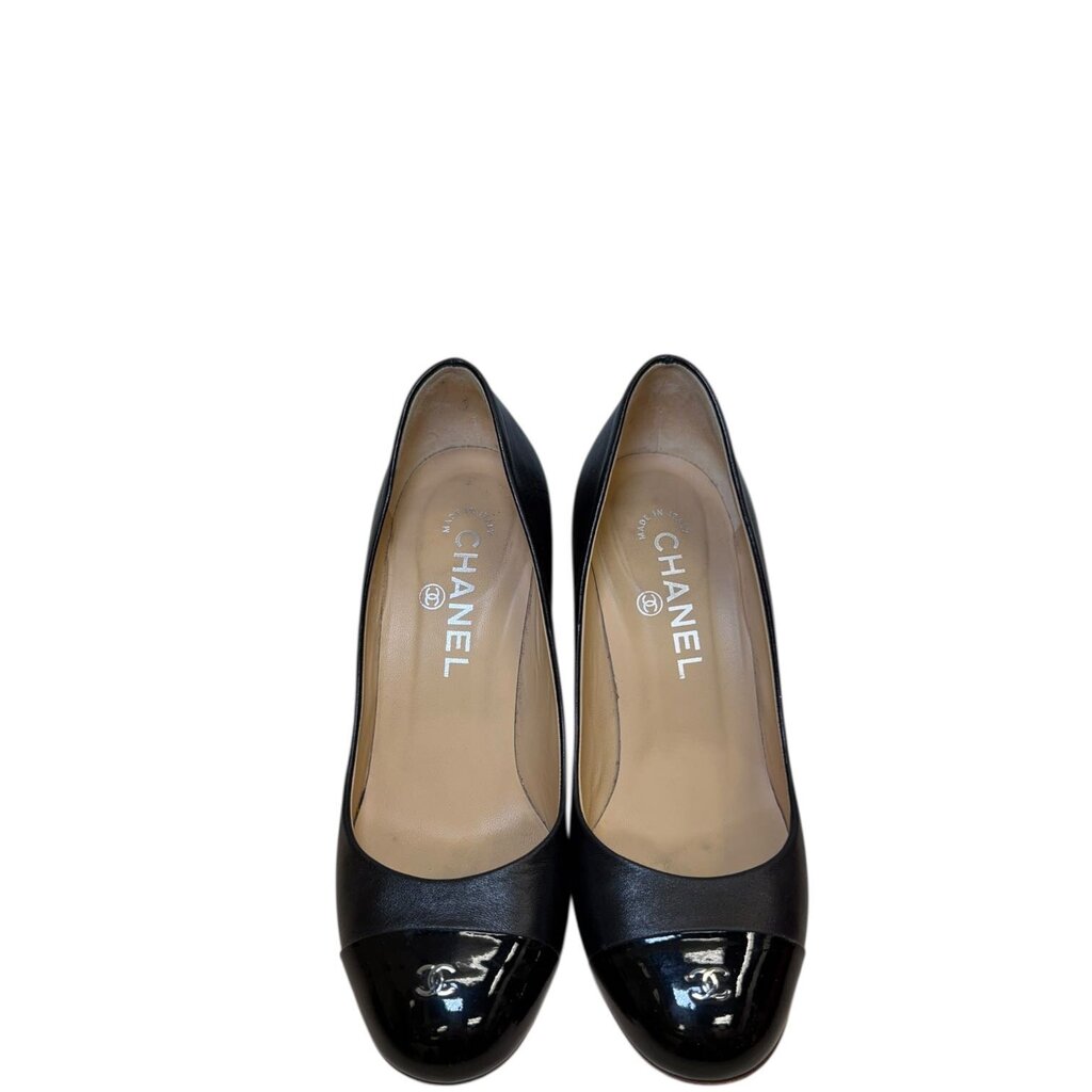 Chanel Interlocking CC Logo Pumps Black 35.5 – Urban Exchange