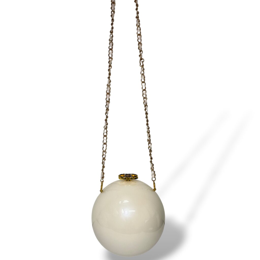 Chanel VIP Dubai Round 2016 Hard Plastic Bag White – Urban Exchange