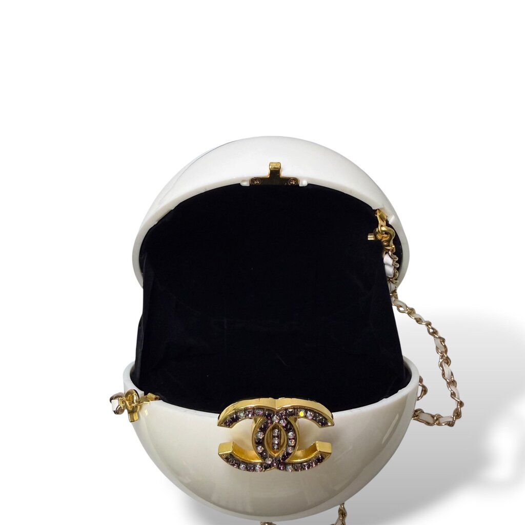 Chanel VIP Dubai Round 2016 Hard Plastic Bag White – Urban Exchange