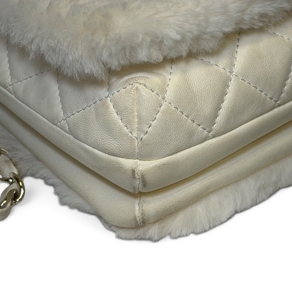 Chanel CC Paris Cosmopolite Fur Top Handle Handbag White – Urban