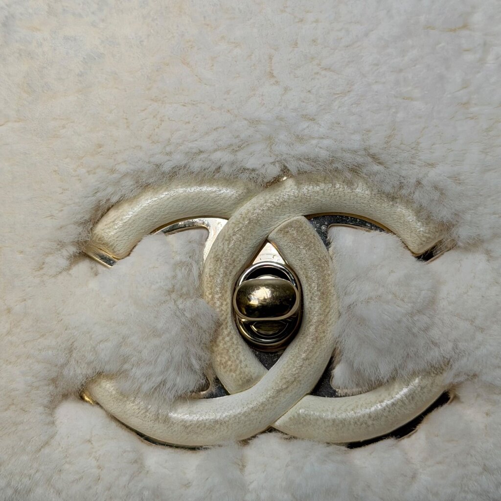 Chanel CC Paris Cosmopolite Fur Top Handle Handbag White – Urban