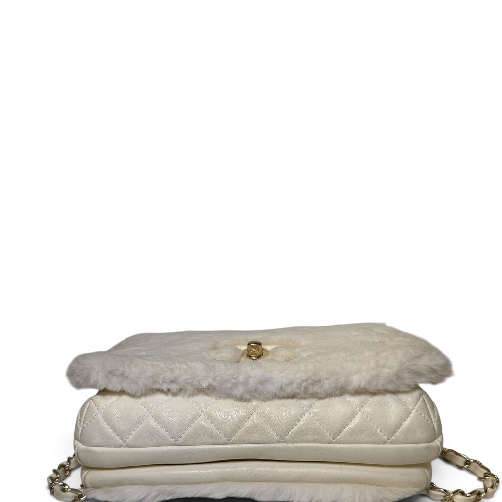 Chanel CC Paris Cosmopolite Fur Top Handle Handbag White – Urban