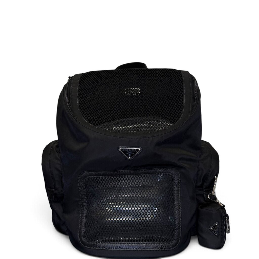 PRADA RE-NYLON トライアングル ロゴ ペットキャリー バッグ Prada Pet Carrier Re Nylon Enamel Metal Triangle Backpack Black